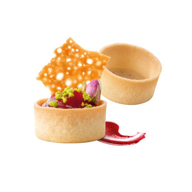 Kleines HUG Mürbeteig Tartelette mit Fruchtfüllung, garniert mit einer Zucker-Textur und einer Sauce.