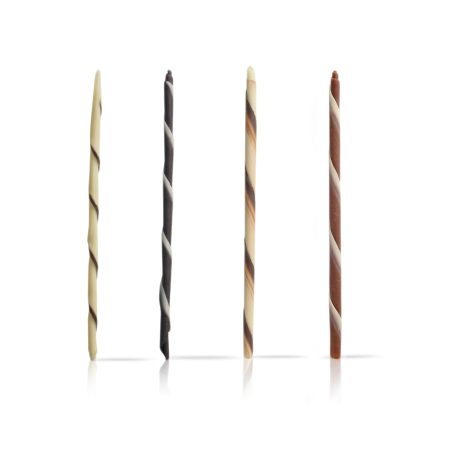 Vier verschiedene Schokoladenstangen mit unterschiedlichen Marmorierungen. 